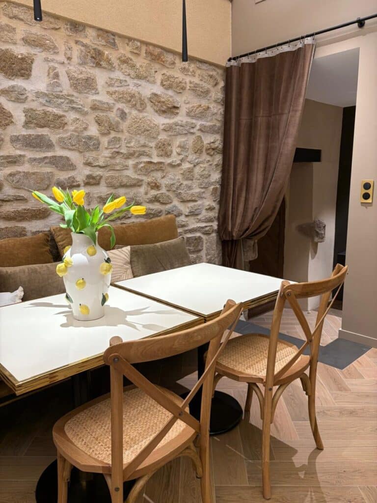 Salle a disposition 1 - Locronan, Finistère